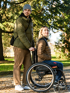 Jeans-per-persone-in-carrozzina-ragazza